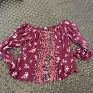 Hollister maroon floral patterned blouse size XS can wear off the shoulder